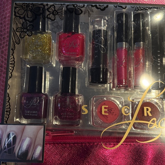 Eye Essentials Collection Makeup Set - Picture 2 of 4